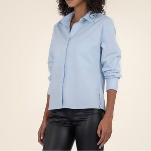 Kut from the Kloth Alara Fitted Cotton Shirt in light blue Size M